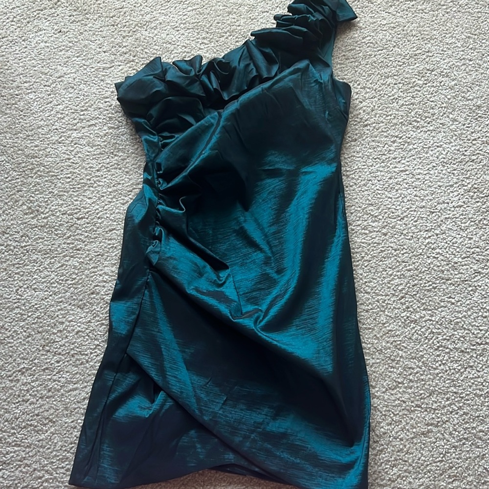 One shoulder gown